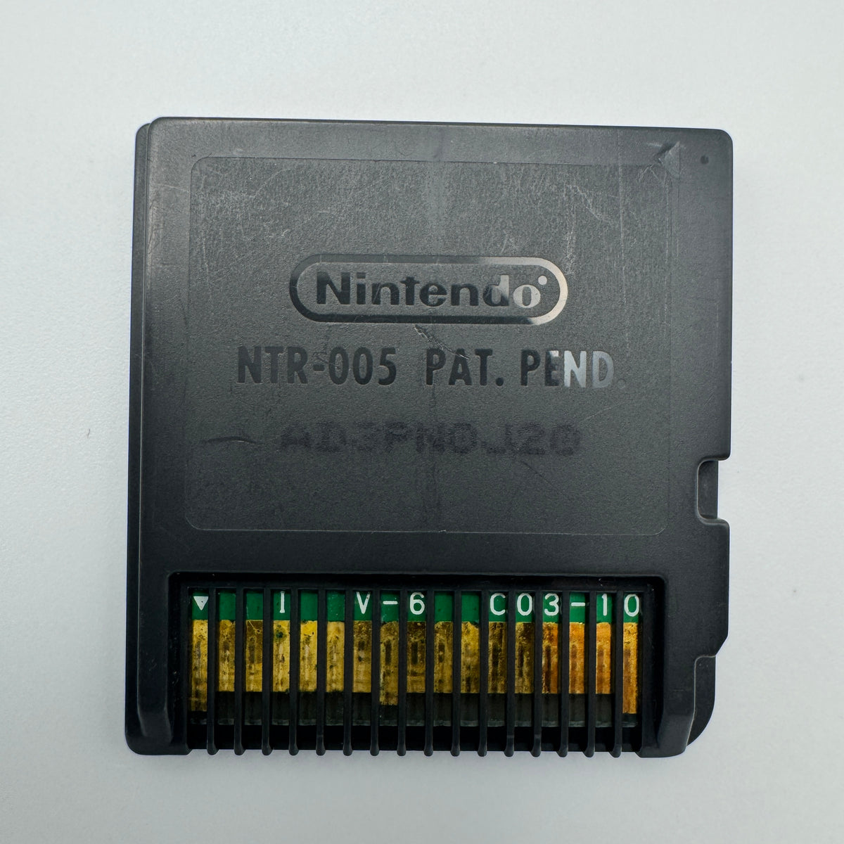 Nintendogs Labradors & Friends: back of Nintendo DS cartridge showing contacts.