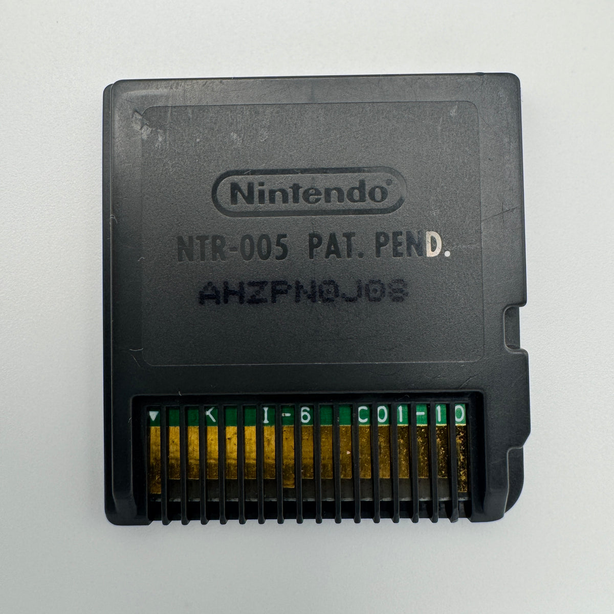 Horsez: back of Nintendo DS cartridge showing contacts.